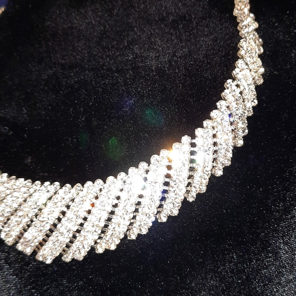 Gorgeous Rhinestone Statement Necklace Graduating Chevron - Picture 3 of 14